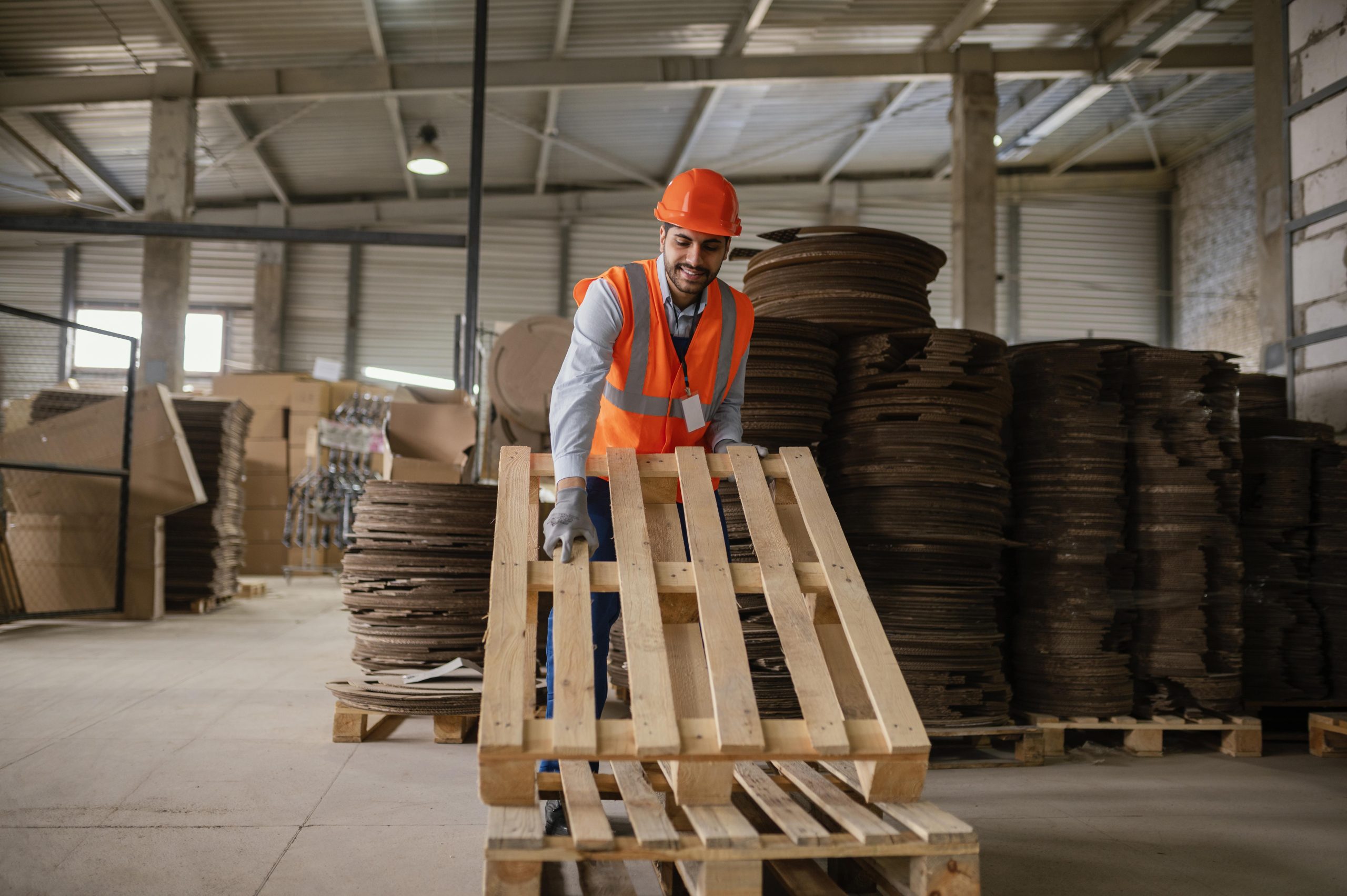 hombre-con-pallet